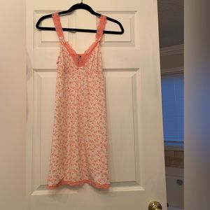Marilyn Monroe small peach nightgown